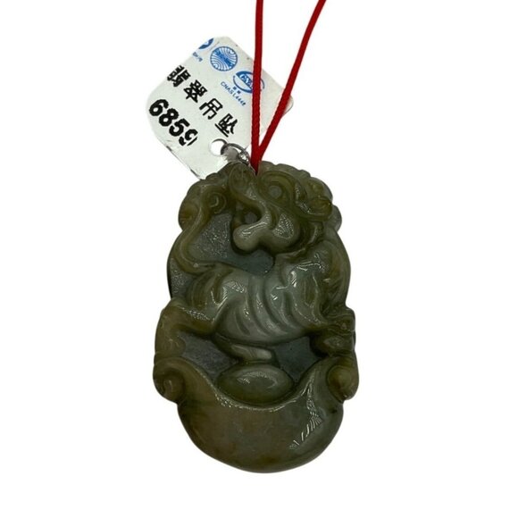 New with tags Chinese Artisan jadeite Jade Carved Dragon Pendant Necklace Green - Picture 2 of 11